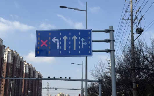 安邦標(biāo)志牌亮相昆山首條潮汐車(chē)道